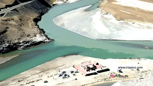 Confluence of 2 rivers - Indus and Zanskar